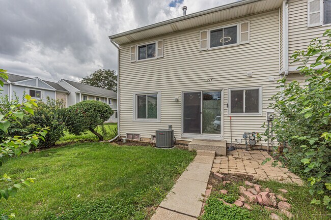 Building Photo - 414 Gainsborough Ct