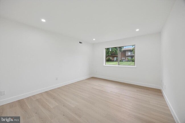 Building Photo - 511 Bradley Ct