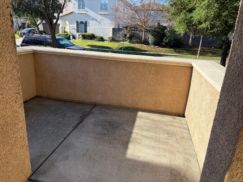 Building Photo - 5350 Dunlay Dr