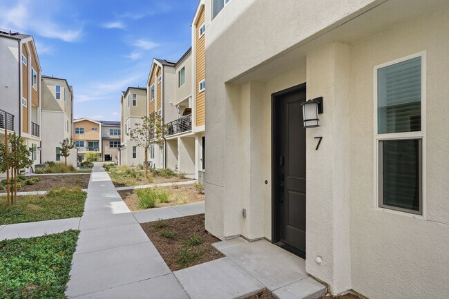 Building Photo - 850 Kili St