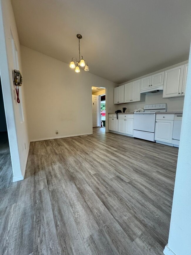 Building Photo - COMING SOON! NOW TAKING APPLICATIONS! An Outdoor Entertainer's Dream on the Majestic Oregon Coast!