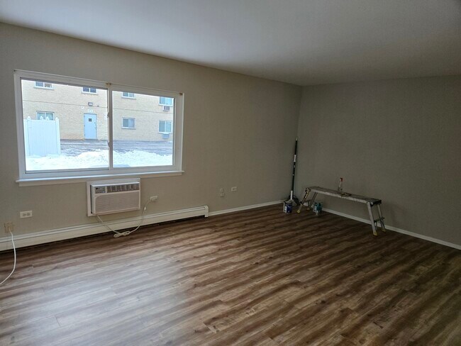 Building Photo - 8655 1/2 W Foster Ave