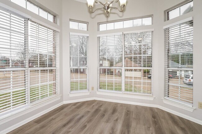 Building Photo - 3158 Clubview Cove N