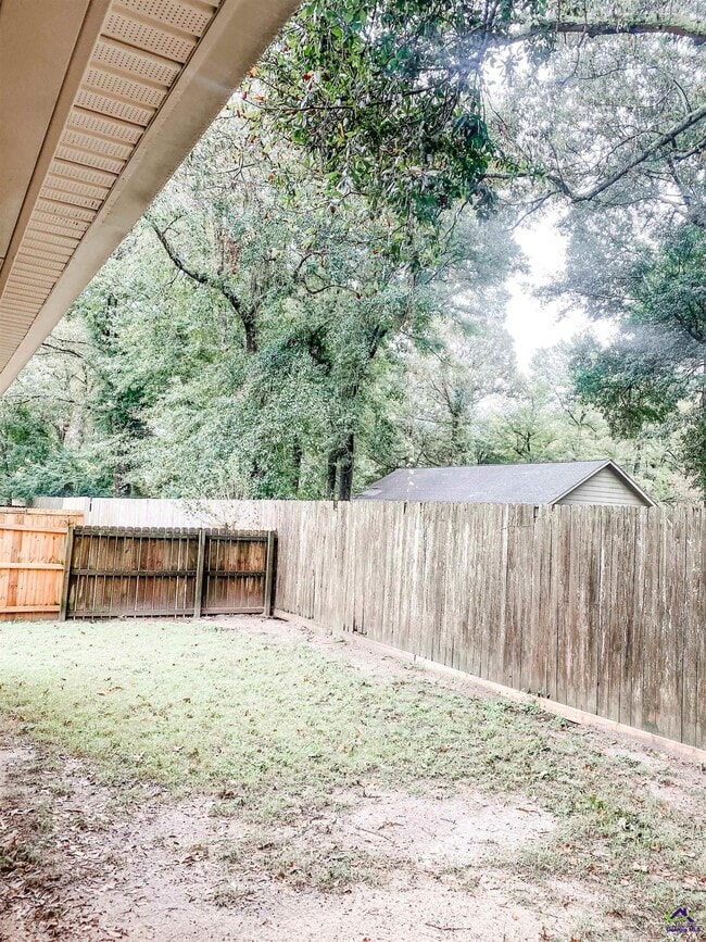 Building Photo - 609 Wooden Eagle Trail