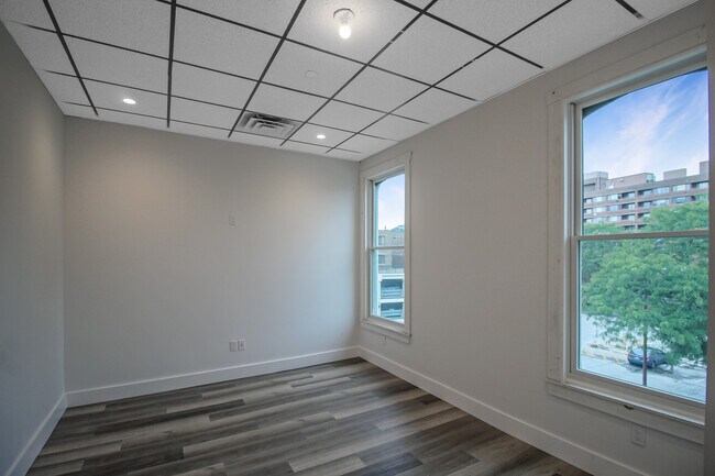 Building Photo - 939 Central Ave