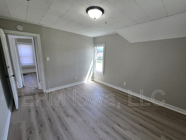 Building Photo - 122 Newell St