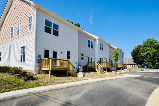 Building Photo - 811 S Cameron St