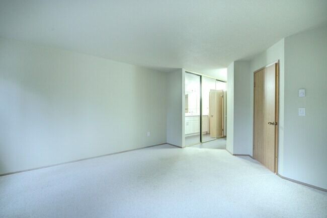 Building Photo - 1270 Bellevue Way NE