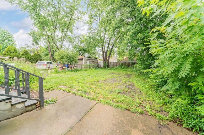Building Photo - 4310 Daisy Ave