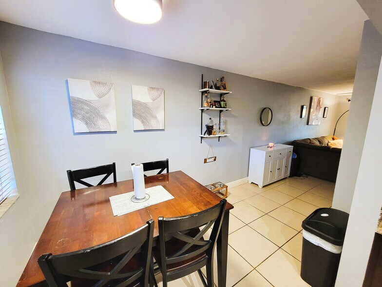 Building Photo - 4617 NW 9th Dr