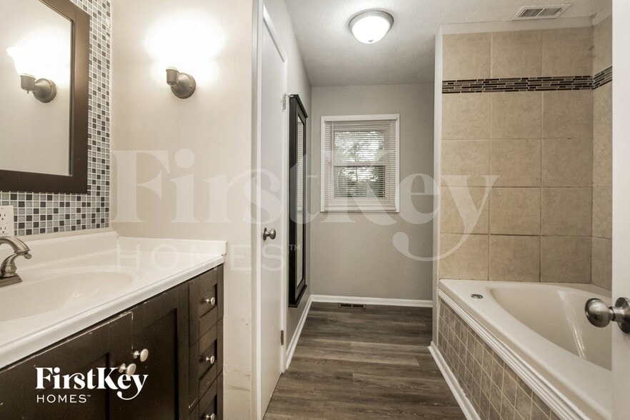 Building Photo - 302 Corottoman Ct