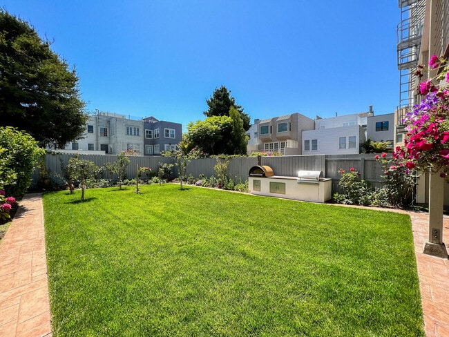 Building Photo - 2255 Beach St