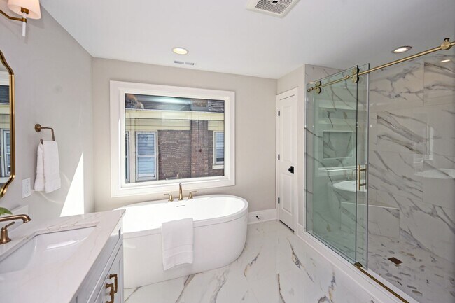 Building Photo - Gorgeous new construction on one of Oakley...