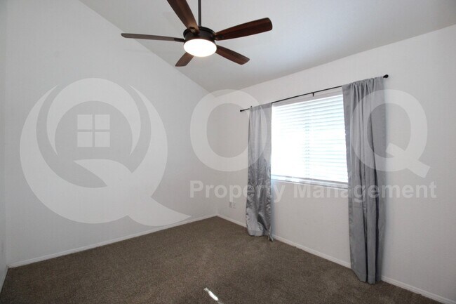 Building Photo - 406 E Linda Ln