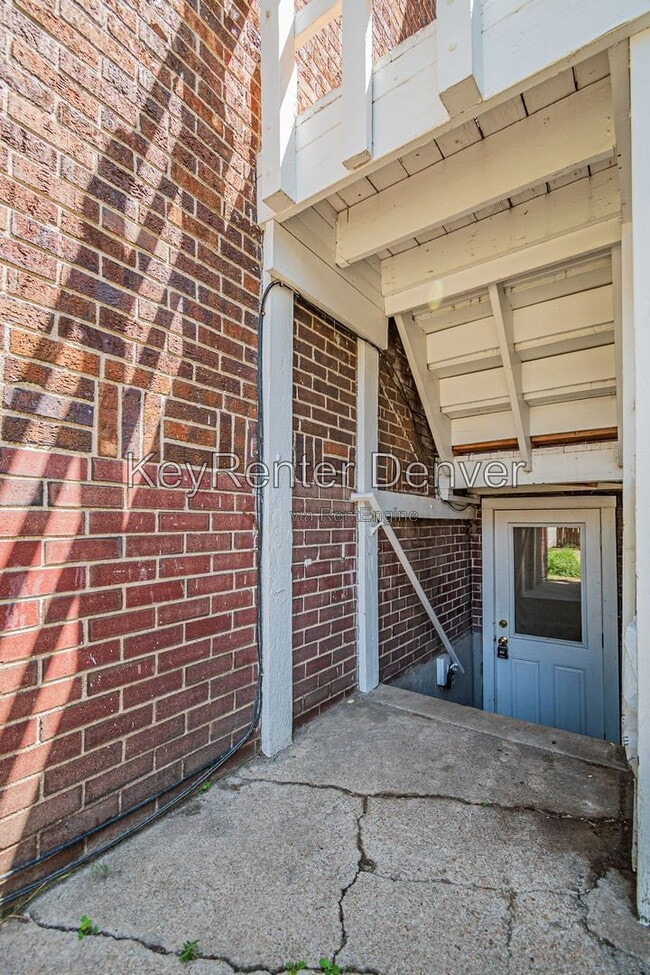 Building Photo - 945 N Washington St