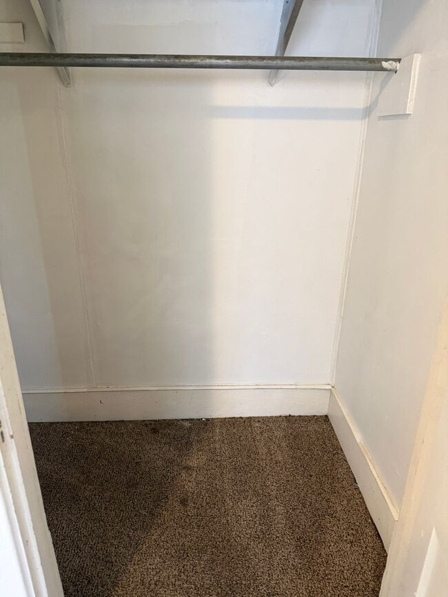 Building Photo - Historic Highland Charm – Beautifully Refurbished Upstairs Unit for Lease