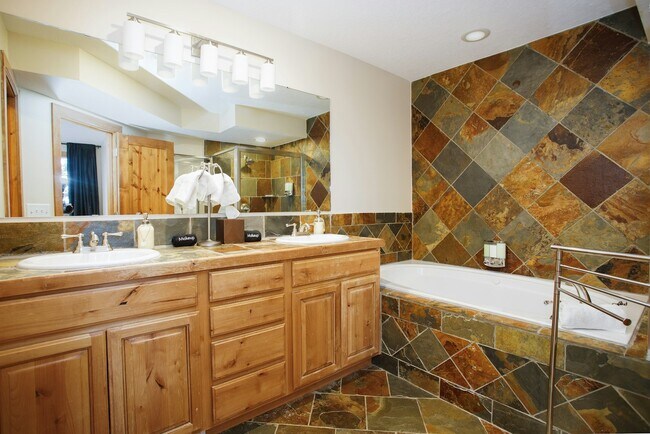 Building Photo - 390 Matterhorn Dr