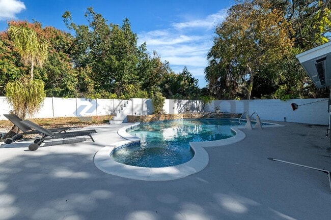 Building Photo - 3909 N Clearfield Ave