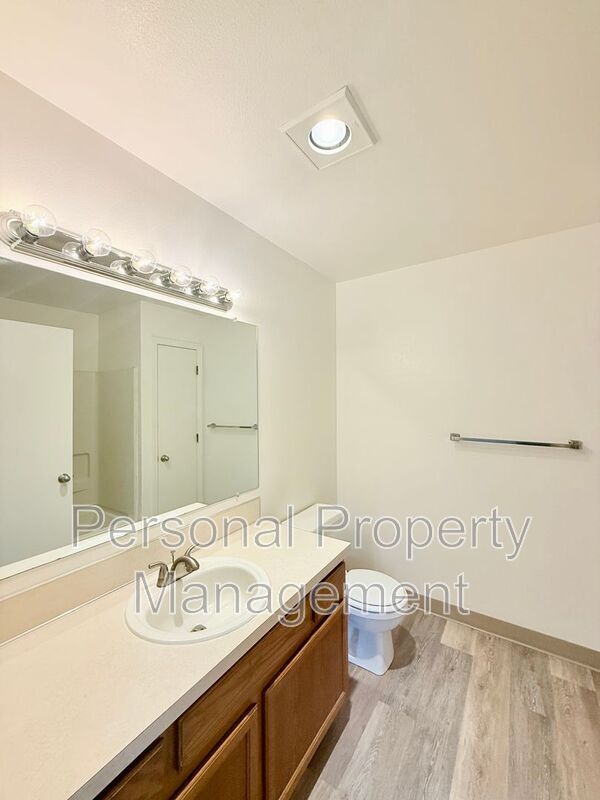 Building Photo - 3412 NE 66th Ave