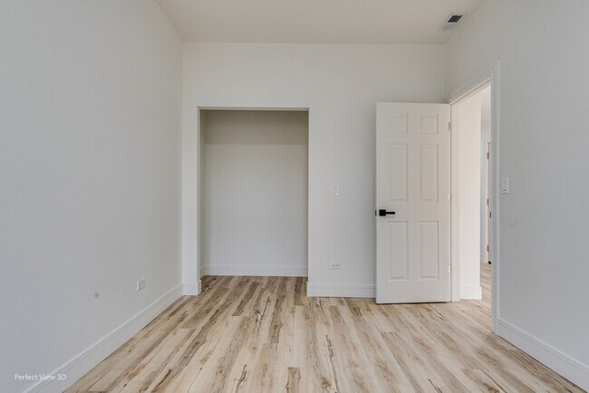 Building Photo - 1123 N Mozart St