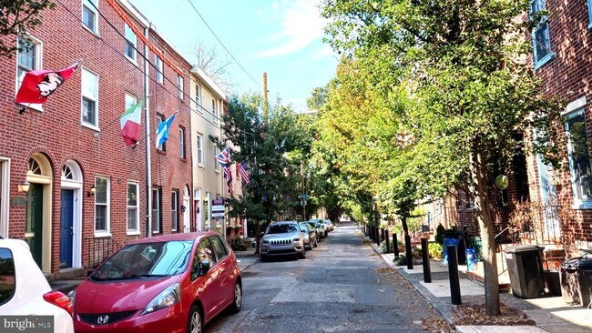 Building Photo - 1122 Rodman St