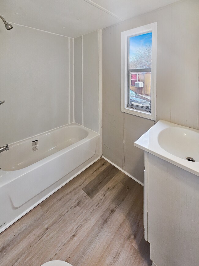 Building Photo - 17 Eldorado Dr