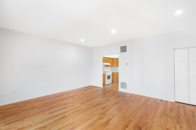 Building Photo - 92 E Blackwell St