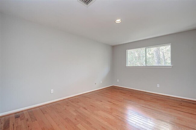 Building Photo - 201 Vanderpool Ln