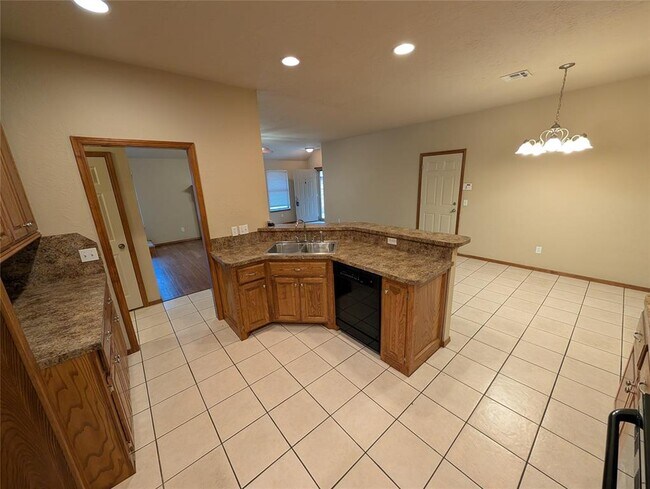 Building Photo - 917 SW 37th St
