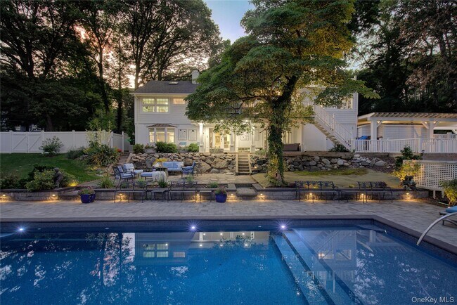 Building Photo - 2 Spring Hollow Rd