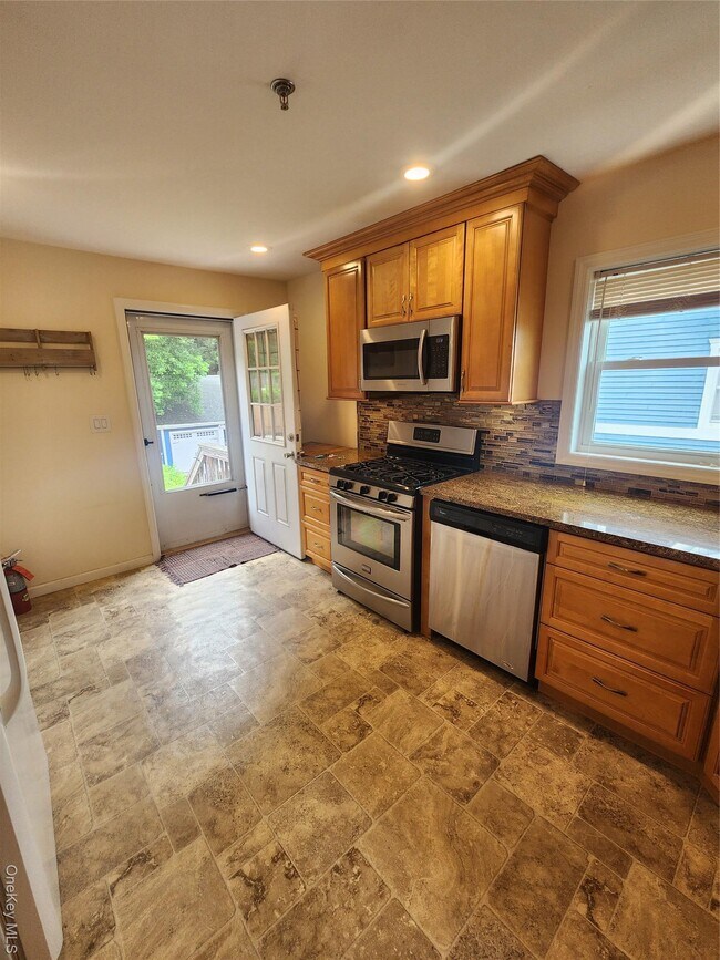 Building Photo - 632 Piermont Ave