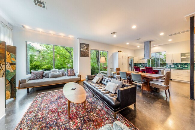 Primary Photo - Gorgeous Fully Furnished Home in Brentwood...