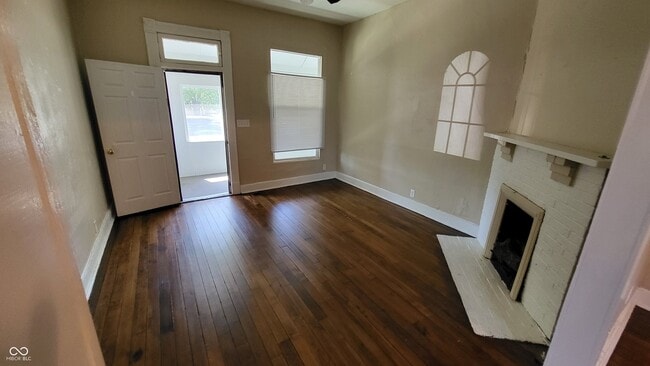 Building Photo - 1314 E 10th St