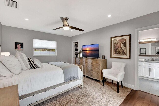 Building Photo - 5660 Golfway Dr