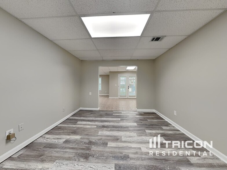 Building Photo - 2205 Washington Dr