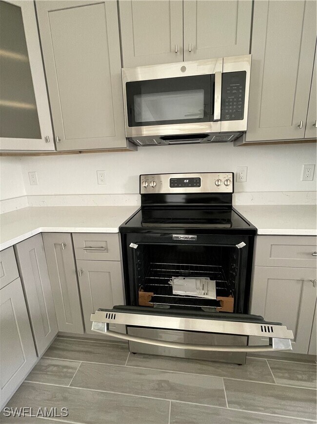 Building Photo - 1316 NE 1st Pl