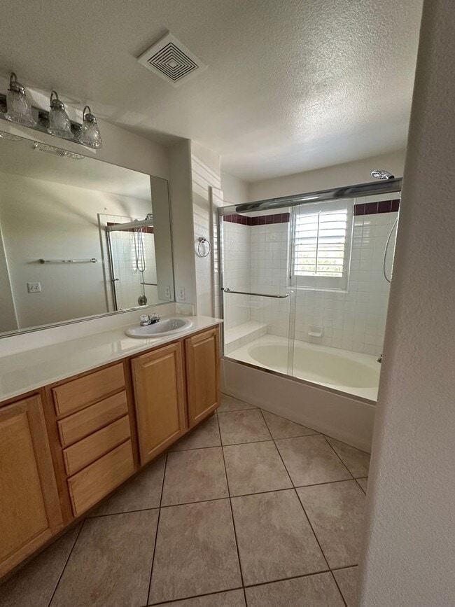 Building Photo - MUST SEE 2 BEDROOM CONDO IN SUMMERLIN!