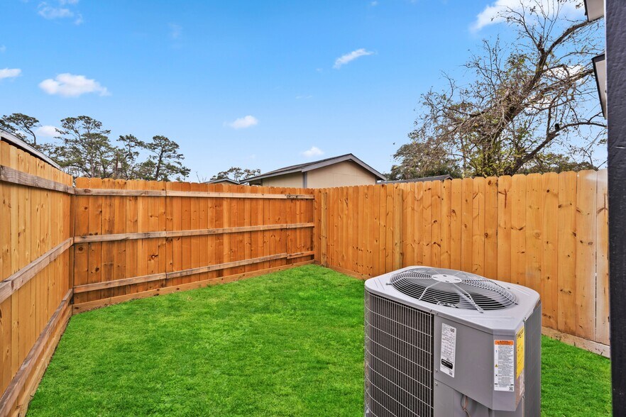 Building Photo - 8211 Bigwood St