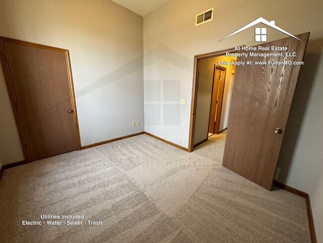 Building Photo - 103 E 10th St