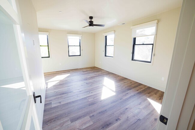 Building Photo - Rhine House Lofts