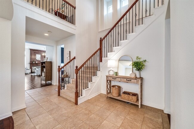 Building Photo - 3523 Lincoln Dr