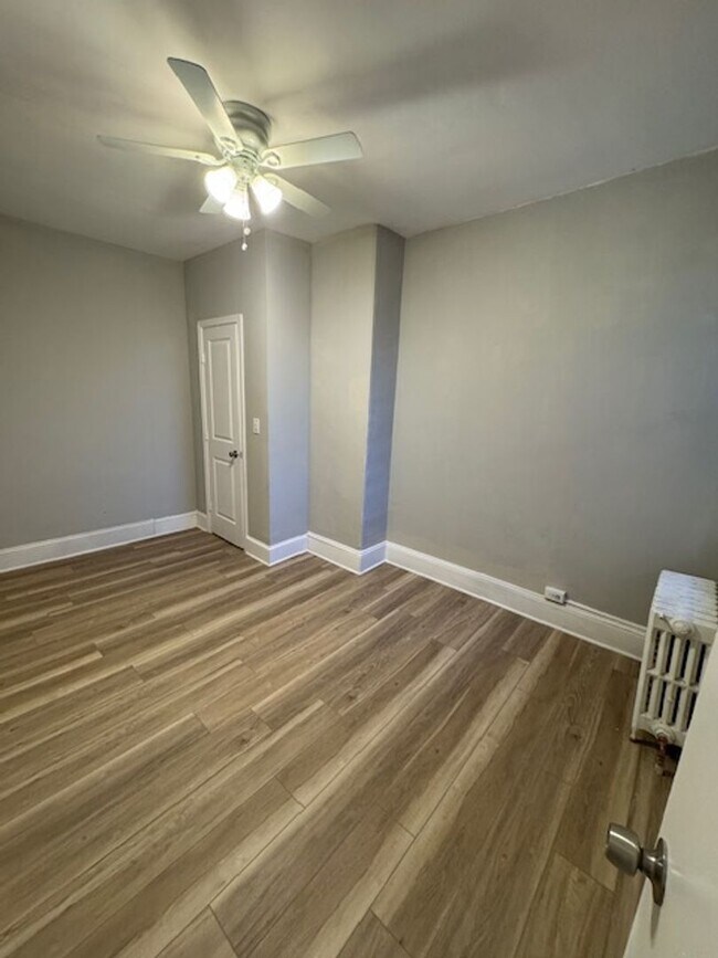 Building Photo - Looking for spacious house check this one out.