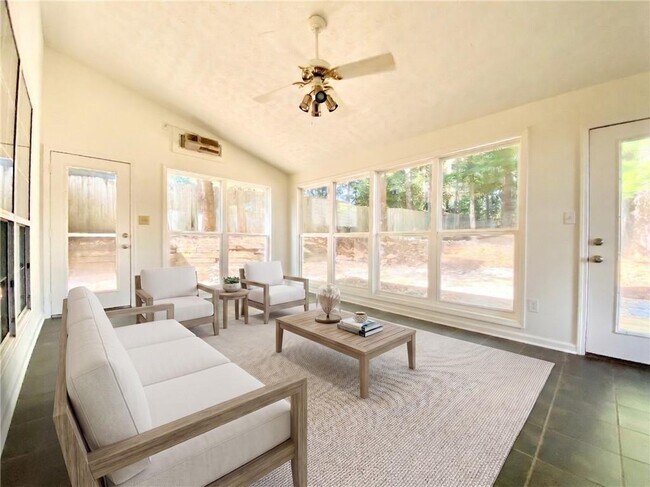 Building Photo - 640 Suwanee Lakes Cir NW