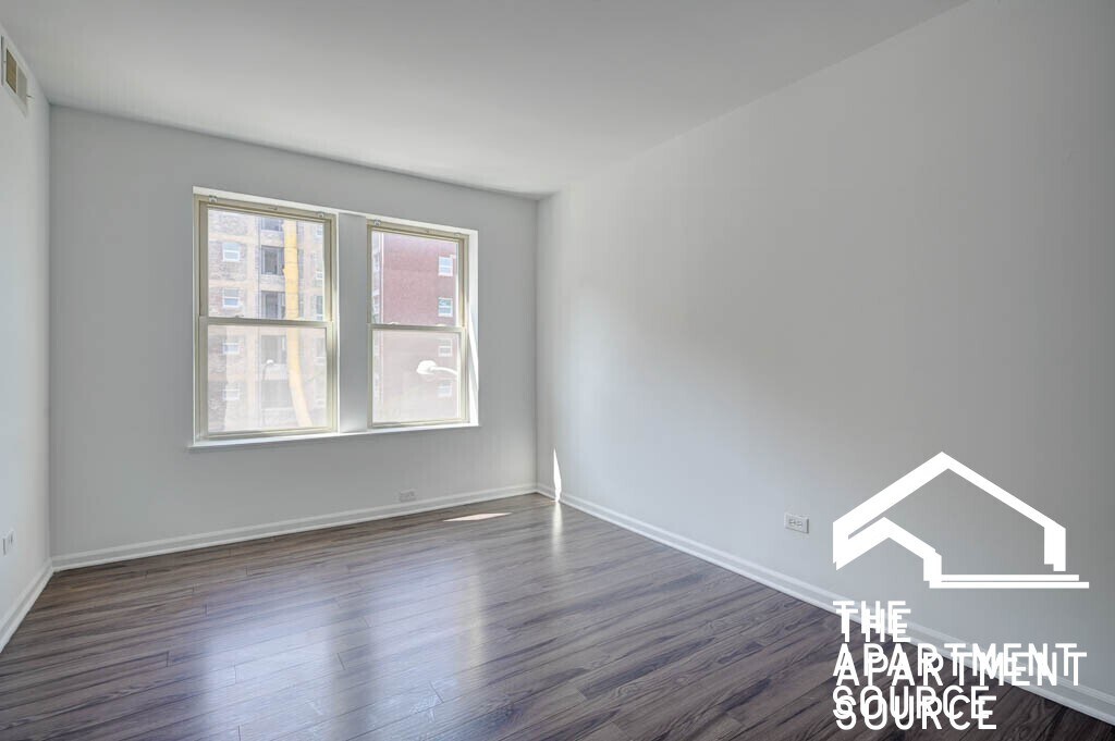 Building Photo - 925 W Carmen Ave