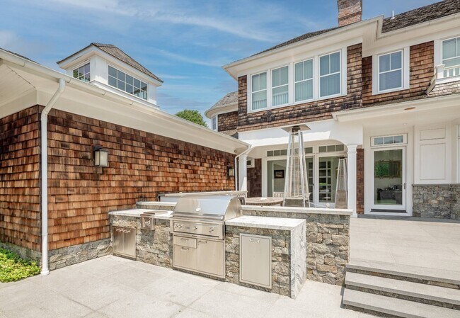 Building Photo - 11 Bellows Ct