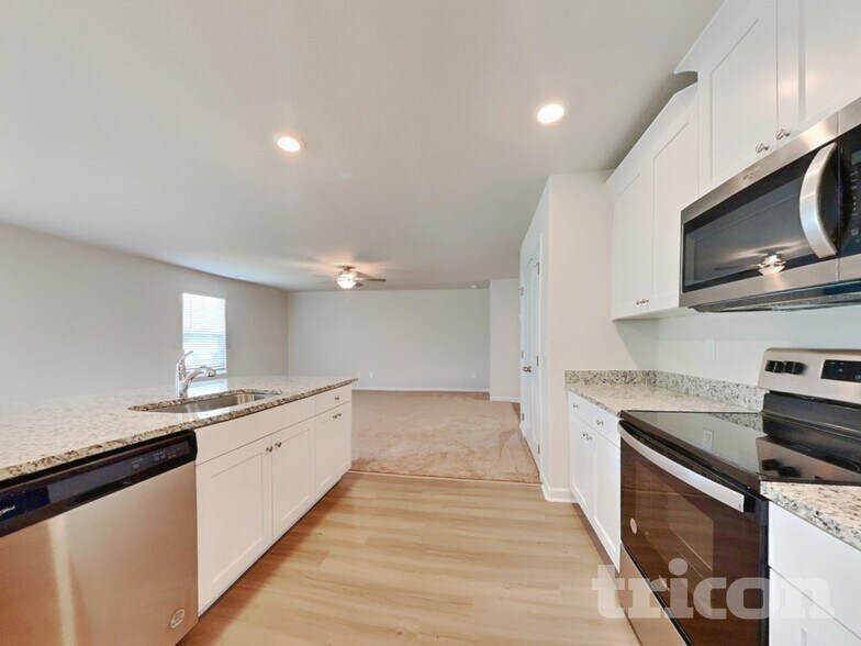 Building Photo - 14 Ivy Bank Dr