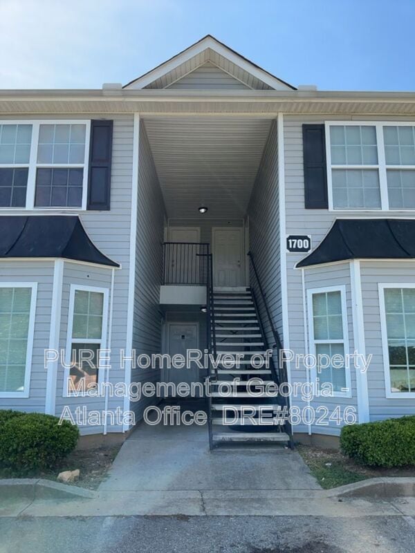 Building Photo - 1706-1706 Stonehaven Cir