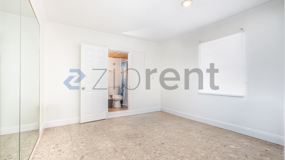 Building Photo - Unit