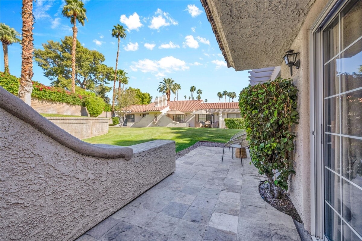 Building Photo - 2701 E Mesquite Ave