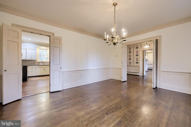 Building Photo - 226 E Caracas Ave